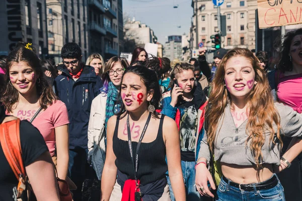 Studenten vieren dag van de internationale vrou van — Stockfoto