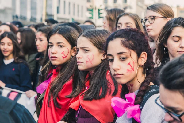 Studenci z okazji dnia międzynarodowego Wome — Zdjęcie stockowe