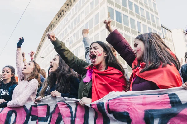 Studenter som firar den internationella Womes dag — Stockfoto