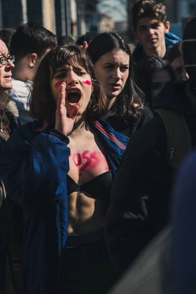 Studenten feiern den internationalen Wochentag — Stockfoto