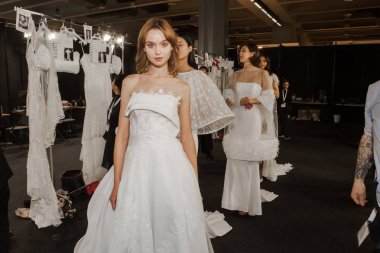 Model poz, Si Sposaitalia 2018, Milano, İtalya