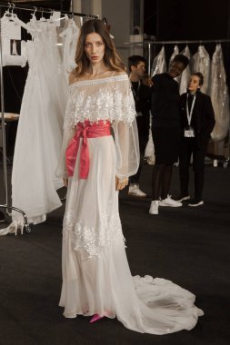 Model poz, Si Sposaitalia 2018, Milano, İtalya