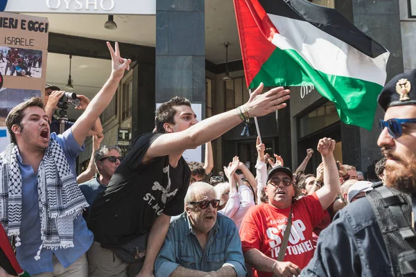 Φιλοπαλαιστίνιοι διαδηλωτές αμφισβήτησε την εβραϊκή ταξιαρχία — Φωτογραφία Αρχείου