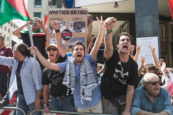 Propalestinské demonstranti napadnout židovské brigády — Stock fotografie