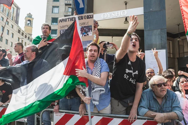 Pro-Palestinian demonstrators contest the Jewish Brigade — Stock Photo, Image