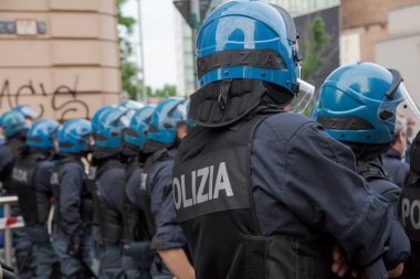 Çevik kuvvet polisi sırasında bir gösteri, Milano, İtalya