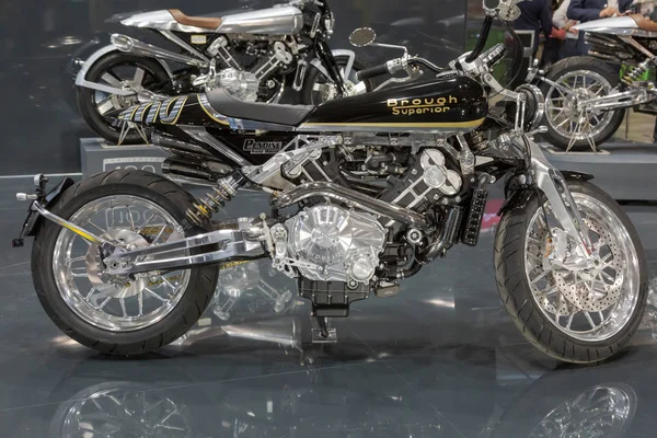 İtalya 'nın Milano şehrinde Eicma 2019' da motorsiklet bozuluyor — Stok fotoğraf