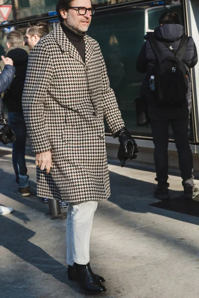 Fashionable man during Milan Men's Fashion Week — Stock Photo, Image