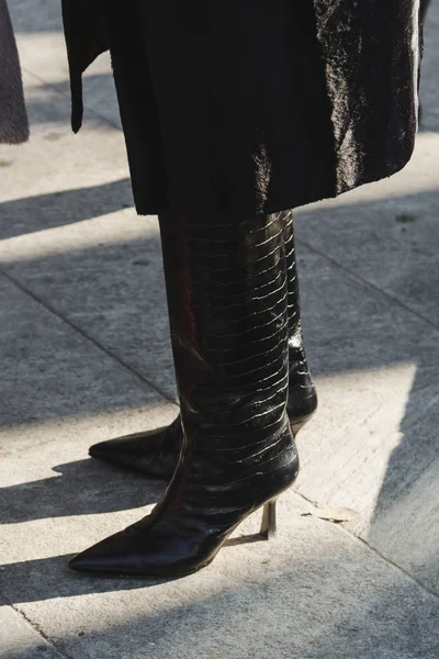 Detalhe de sapatos durante a semana de moda masculina de Milão — Fotografia de Stock