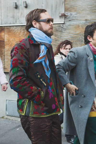 Milan Erkekler Moda Haftası 'nda şık bir adam. — Stok fotoğraf