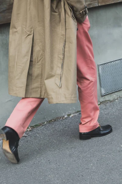 Приголомшлива людина під час Тижня моди Мілану — стокове фото