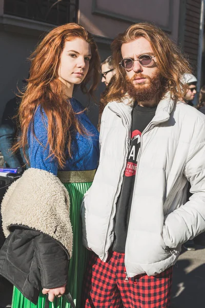 Modische Menschen während der Mailänder Männermodewoche — Stockfoto