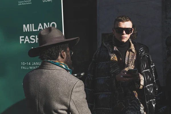 Módní lidí během mužů Milan Fashion Week — Stock fotografie