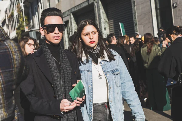 Pessoas na moda durante a Semana de Moda Masculina de Milão — Fotografia de Stock