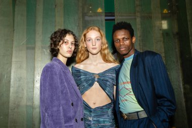 Milan Erkekler Moda Haftası 'nda kuliste mankenler