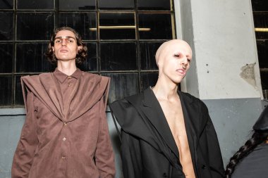 Milan Erkekler Moda Haftası 'nda kuliste mankenler