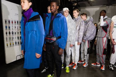 Milan Erkekler Moda Haftası 'nda kuliste mankenler