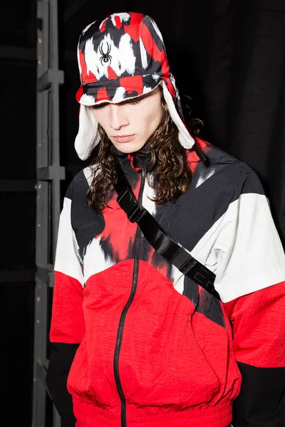 Model in the backstage during Milan Men's Fashion Week — Stock Photo, Image