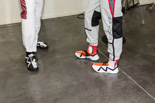 Modelos en el backstage durante Milan Men 's Fashion Week — Foto de Stock