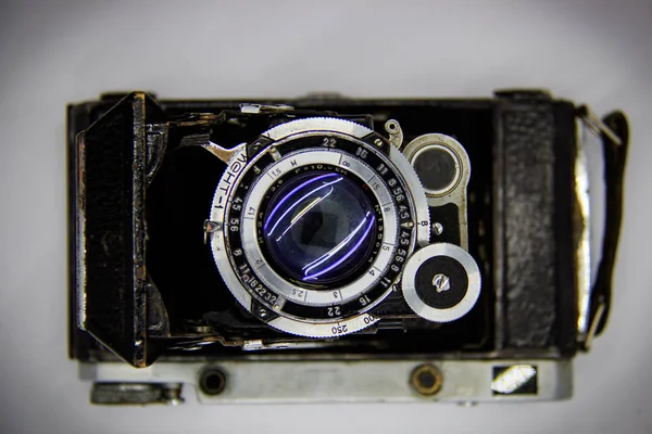 Vintage Kamera Auf Weißem Hintergrund — Stockfoto