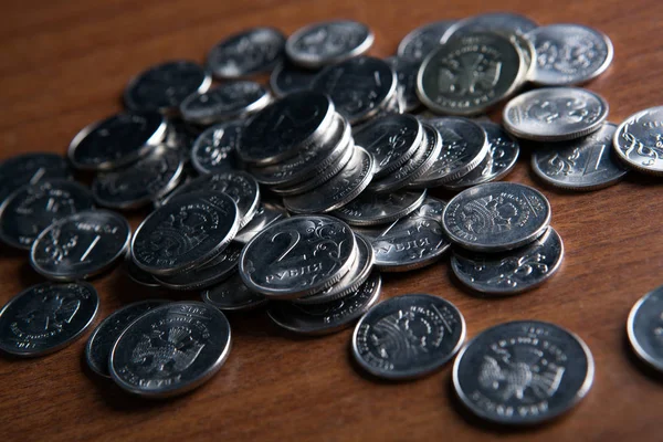 Куча монет российских рублей — стоковое фото