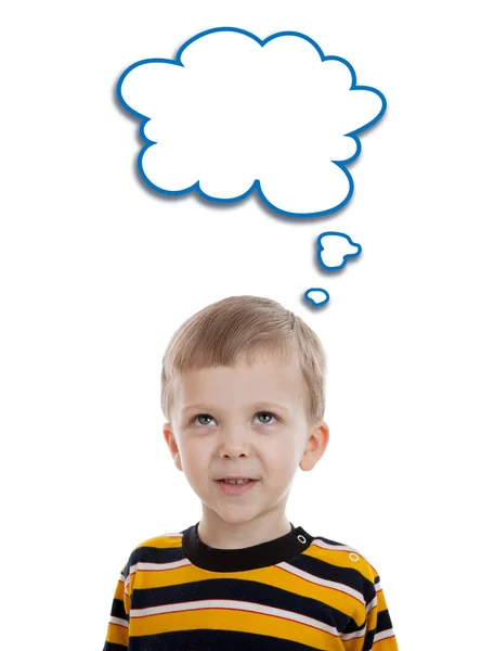 Μικρό αγόρι που στέκεται σε ένα ριγέ μπλουζάκι με ένα σύννεφο — Φωτογραφία Αρχείου