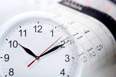 gün ve saat sayısı ile duvar takvimi