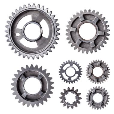 Büyük bir grup beyaz bir arka plan üzerinde izole indiviual metal vites. 