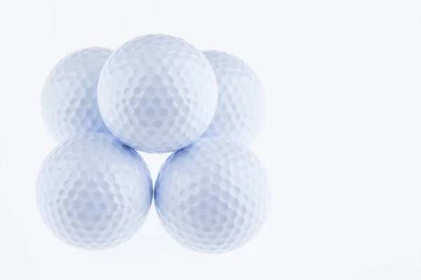 Een Stapel Van Gewone Witte Golfballen Een Witte Achtergrond — Stockfoto