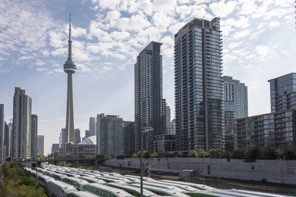 Toronto Ontario Kanada Union istasyonu ana demiryolu hattı içeren bir geniş açı çekim.