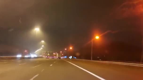 夜のうちにユトレヒトのニーウェーゲン近郊のA2を運転する時間経過 オランダの高速道路の運転 11月 2019 — ストック動画