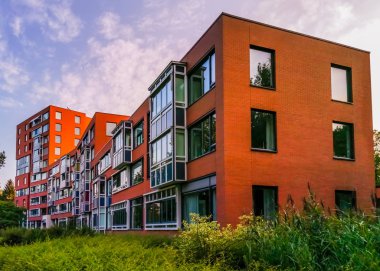 Apeldoorn City 'deki modern apartman kompleksi Hollanda mimarisi