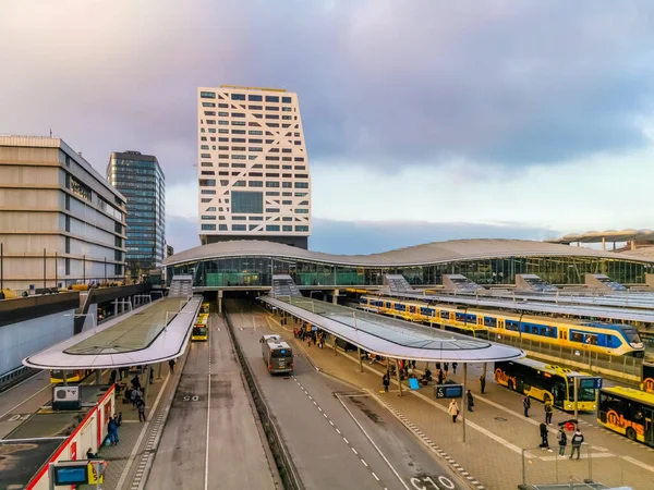 Skyline of Utrecht central station, Transport urbain public, Utrecht, Pays-Bas, 23 janvier 2020 — Photo