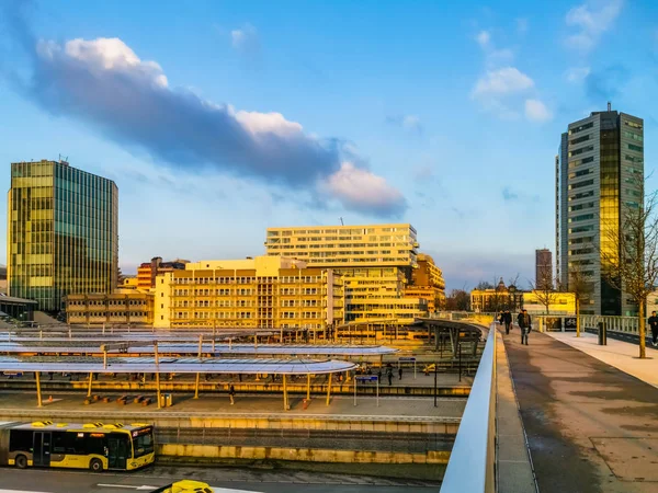 Prachtige stadslandschap met wandelpad op centraal station Utrecht, 23 januari 2020 — Stockfoto