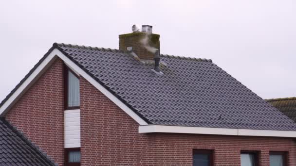 Kouřící komín na střeše, Nizozemská architektura, Vytápění domu