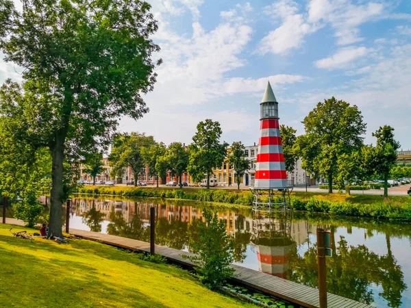 Valkenberg city park breda, Krásná vodní scenérie s majákem, Breda, Nizozemí, 17 červenec, 2019 — Stock fotografie