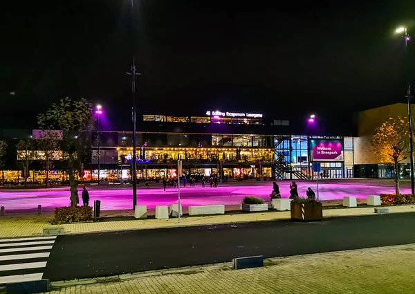 Breepark de breda iluminado por la noche, el ocio popular y la ubicación del evento, arquitectura de la ciudad, Breda, los Países Bajos, 23 Noviembre, 2019 — Foto de Stock