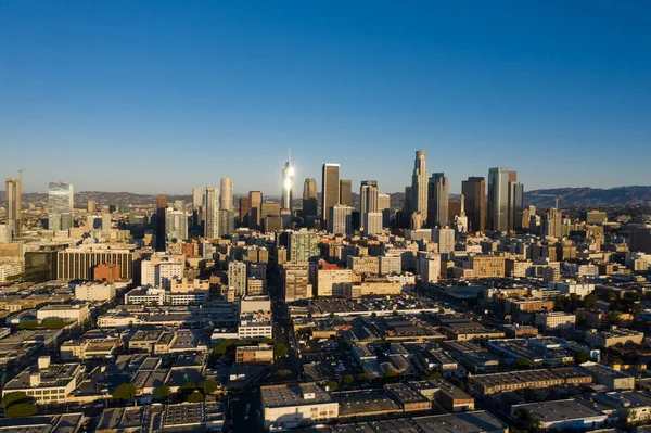 Drone vista del centro de Los Ángeles al amanecer —  Fotos de Stock