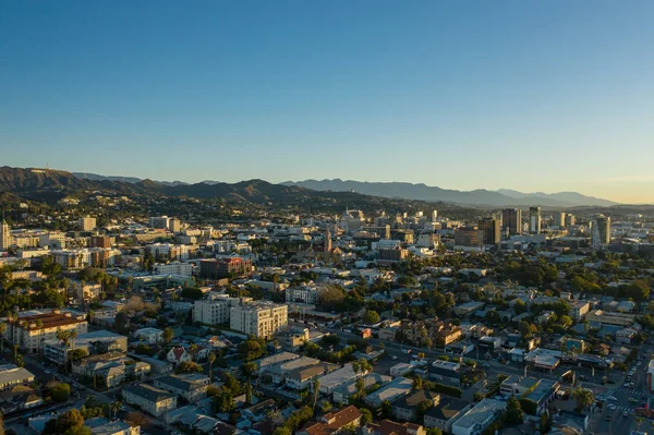 Αεροφωτογραφία πρωί του Χόλιγουντ στην Καλιφόρνια κατά την ανατολή του ηλίου — Φωτογραφία Αρχείου