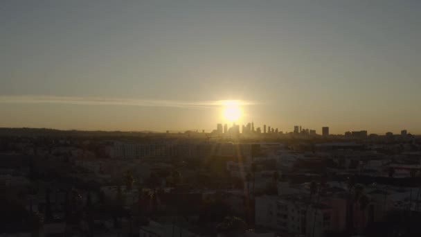 Drone Volando Sobre Los Ángeles Hacia Centro Amanecer — Vídeos de Stock