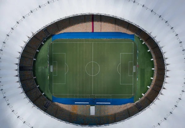 Rio de Janeiro 'daki Maracana futbol sahasının havadan kapatılması.