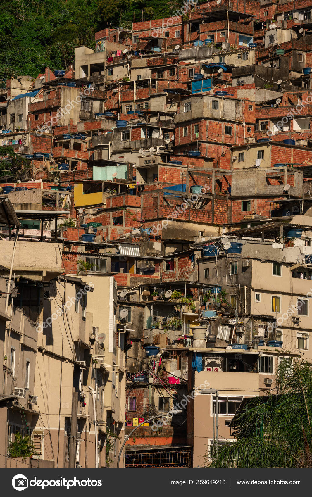 Close Rocinha Favela Rio Janeiro Brasil fotos, imagens de © SimplyADLC  #359619210