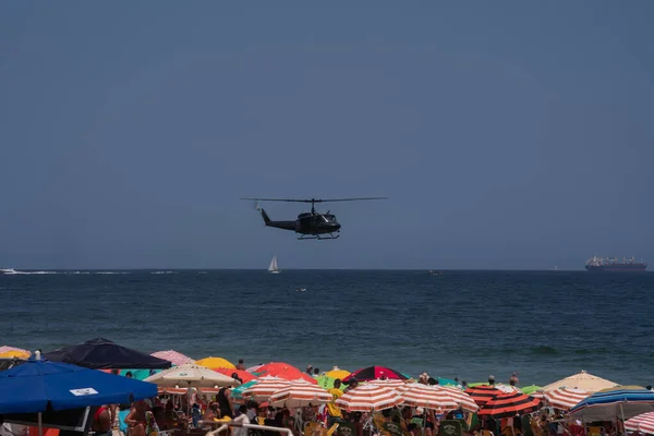 Police Helicopter Flying Crowded Beach Rio Janeiro Brazil — Stock Photo, Image