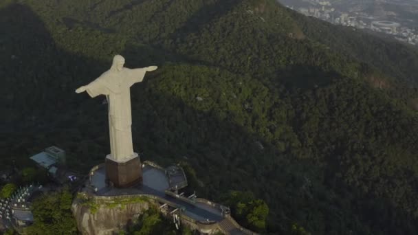 在巴西里约热内卢一座基督救世主的雕像的空中关闭 — 图库视频影像