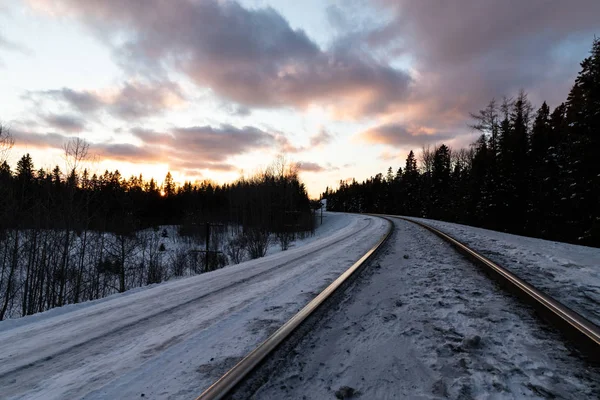 Pôr do sol de trem de inverno — Fotografia de Stock