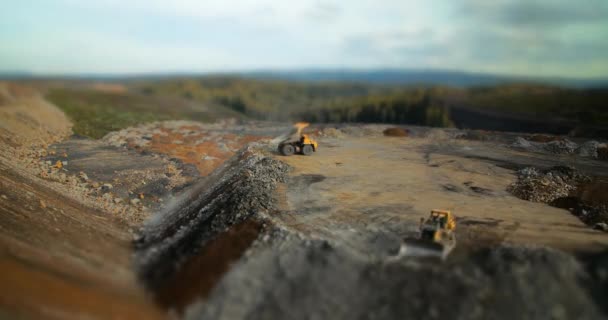 Timelapse tilt-shift dump trucks spill out an earth and a stones — Stock Footage Timelapse tilt-shift dump trucks spill out an earth and a stones Stock Video