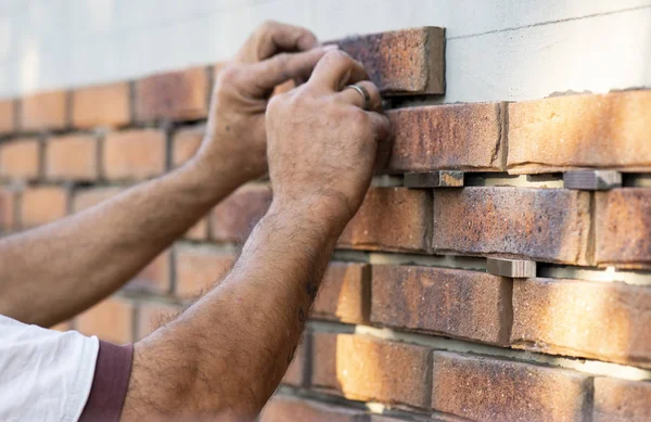 Fasattaki dekoratif fayanslar