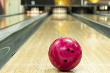 Bowling kulübünde pembe top 