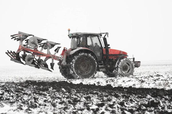 Land für die Aussaat vorbereiten — Stockfoto