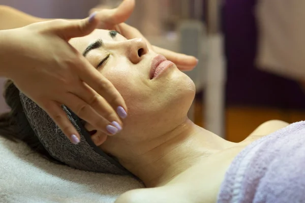 Facial Massage Beauty Treatment Close Young Woman Face Lying Back — Stock Photo, Image